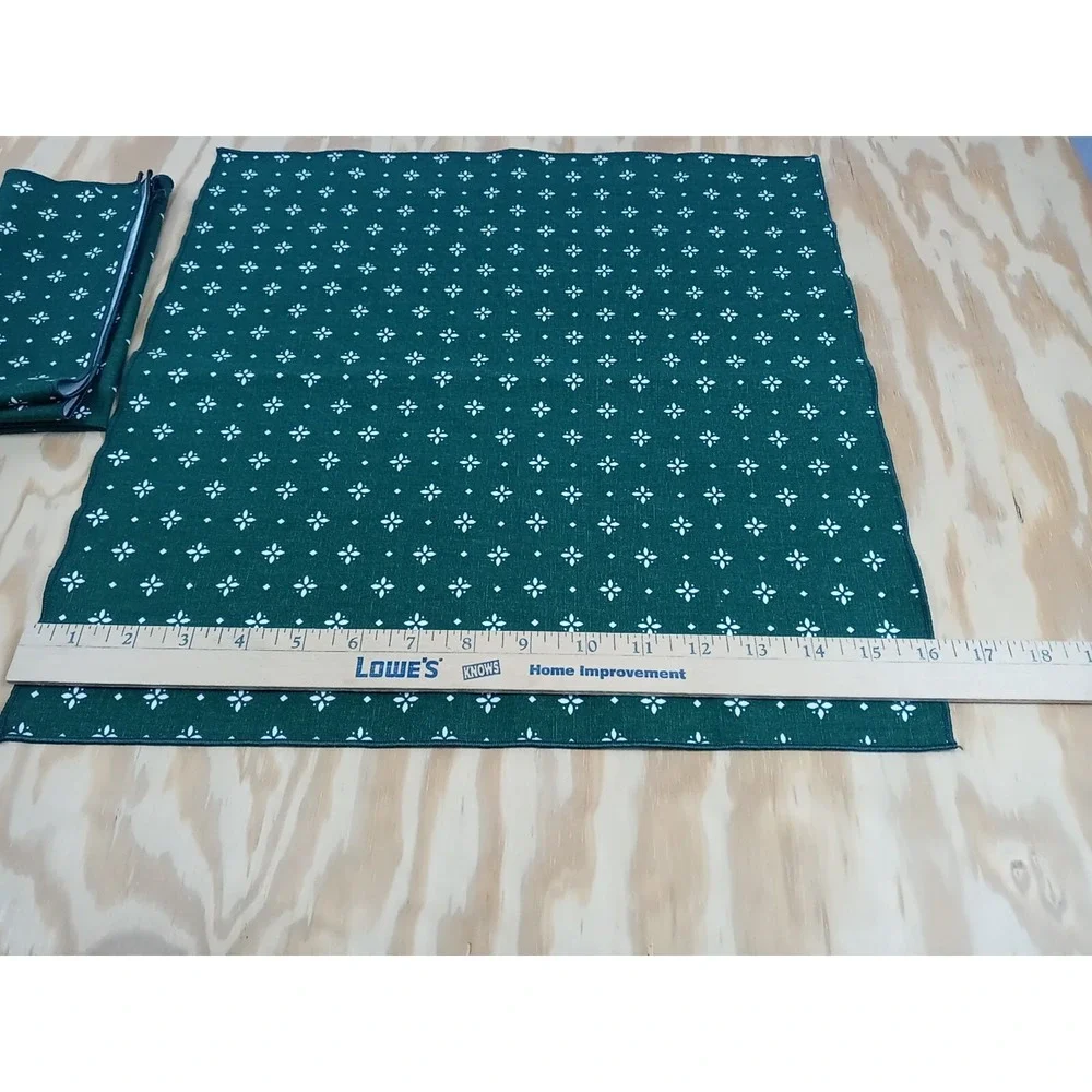 Vintage Lot Of 2 Green Napkins Festive Green Christmas Dinner Table‎ Napkins
